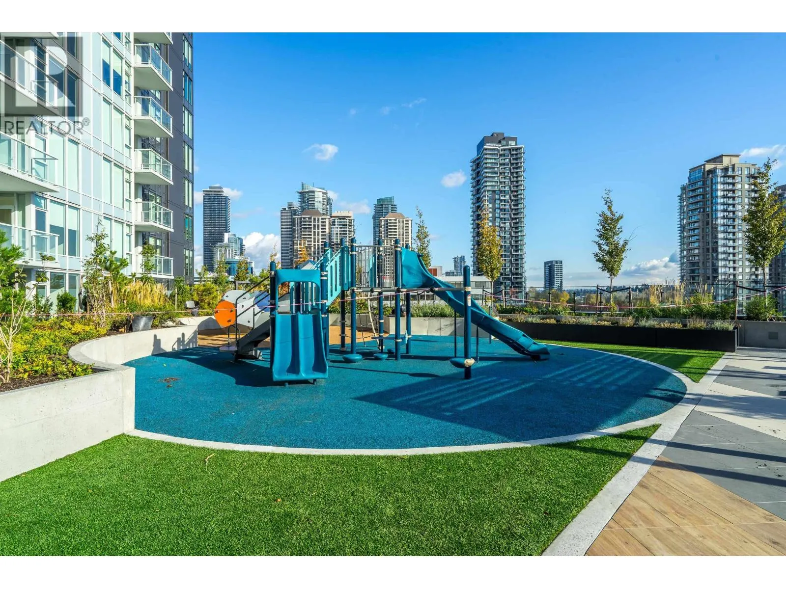 2707 4168 LOUGHEED HIGHWAY