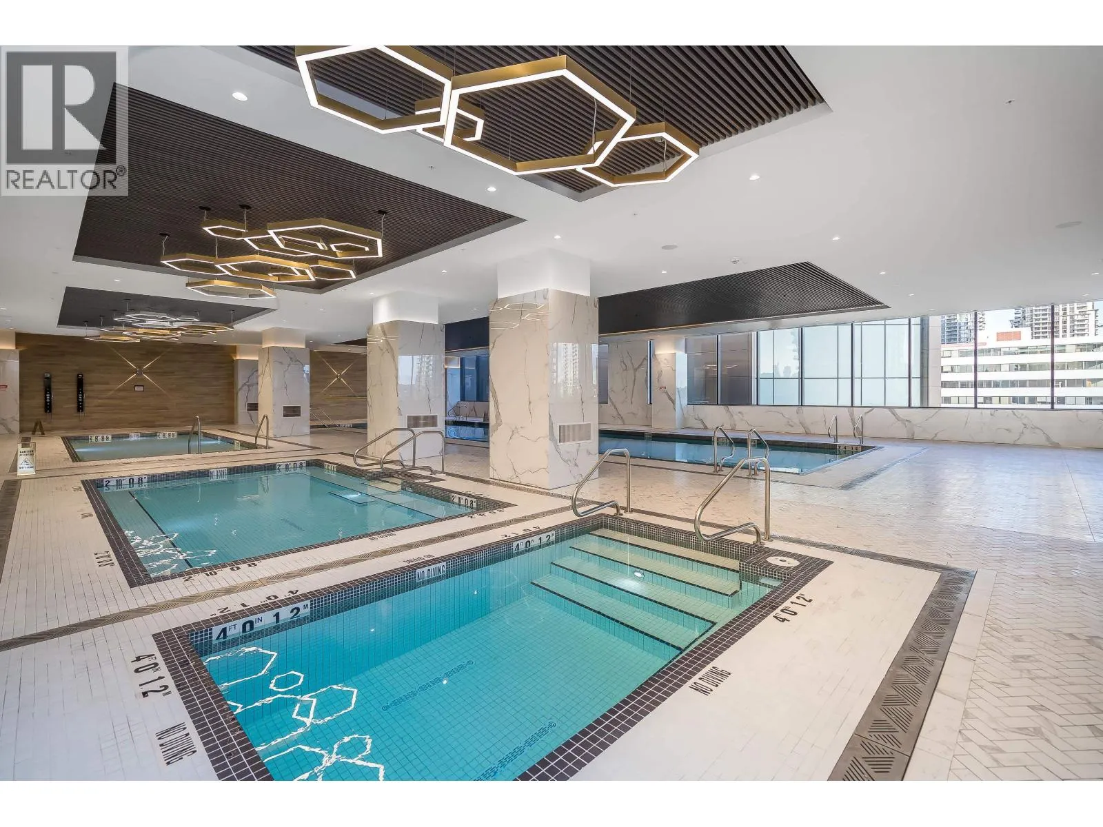 2707 4168 LOUGHEED HIGHWAY
