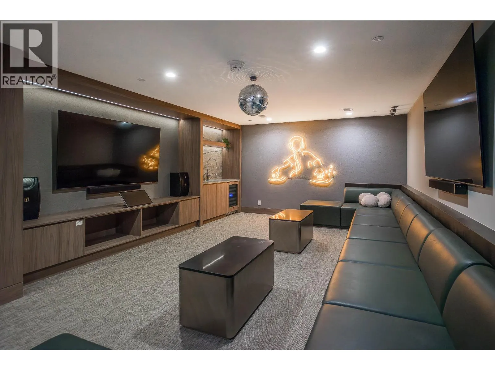2707 4168 LOUGHEED HIGHWAY