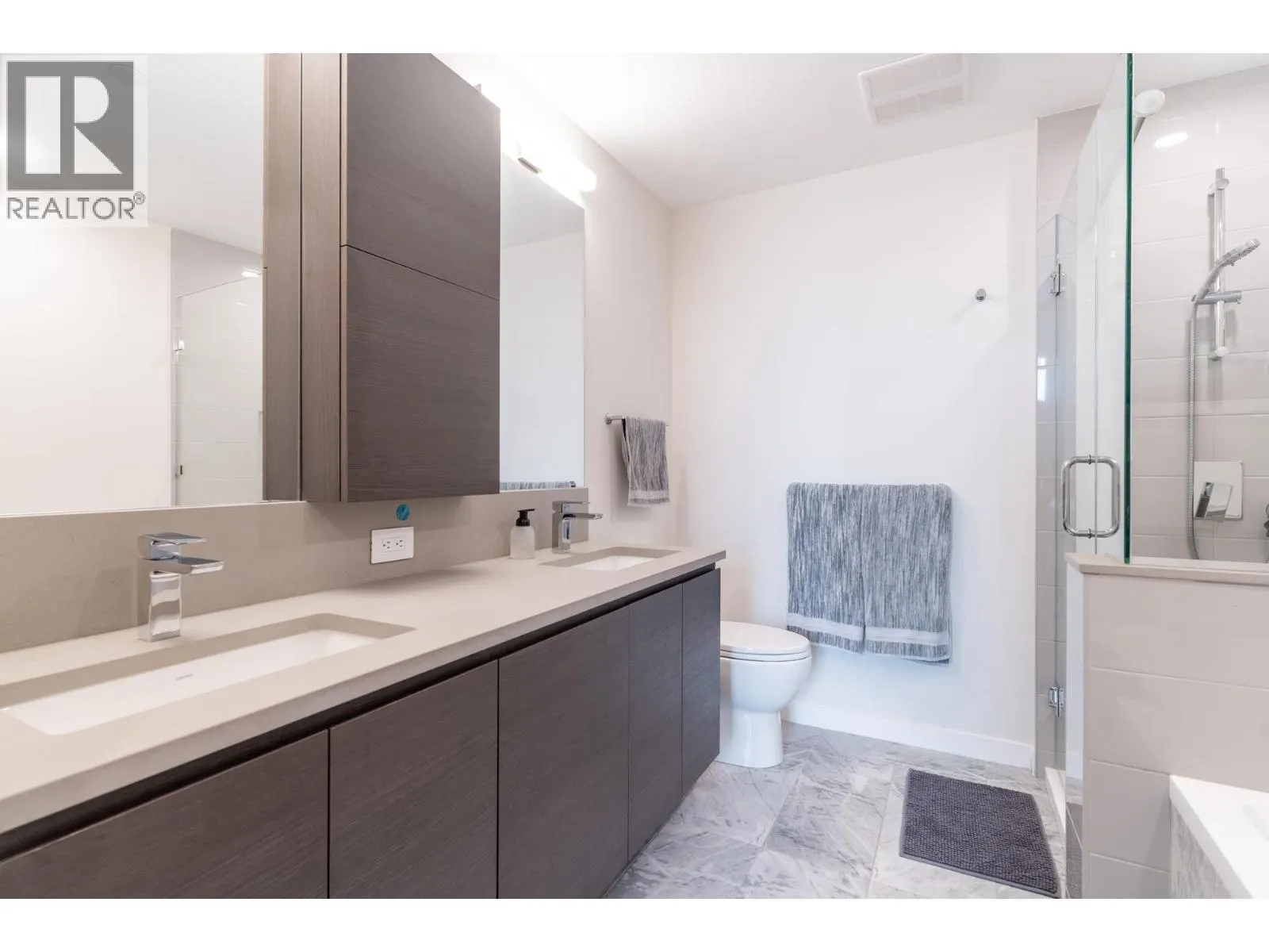 2707 4168 LOUGHEED HIGHWAY