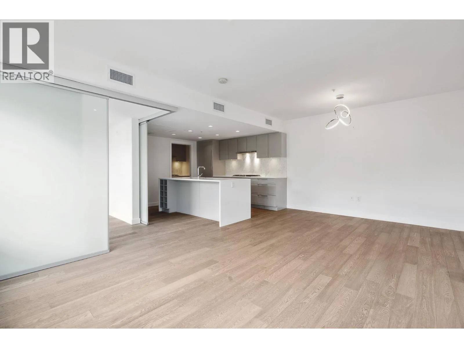223 7828 GRANVILLE STREET