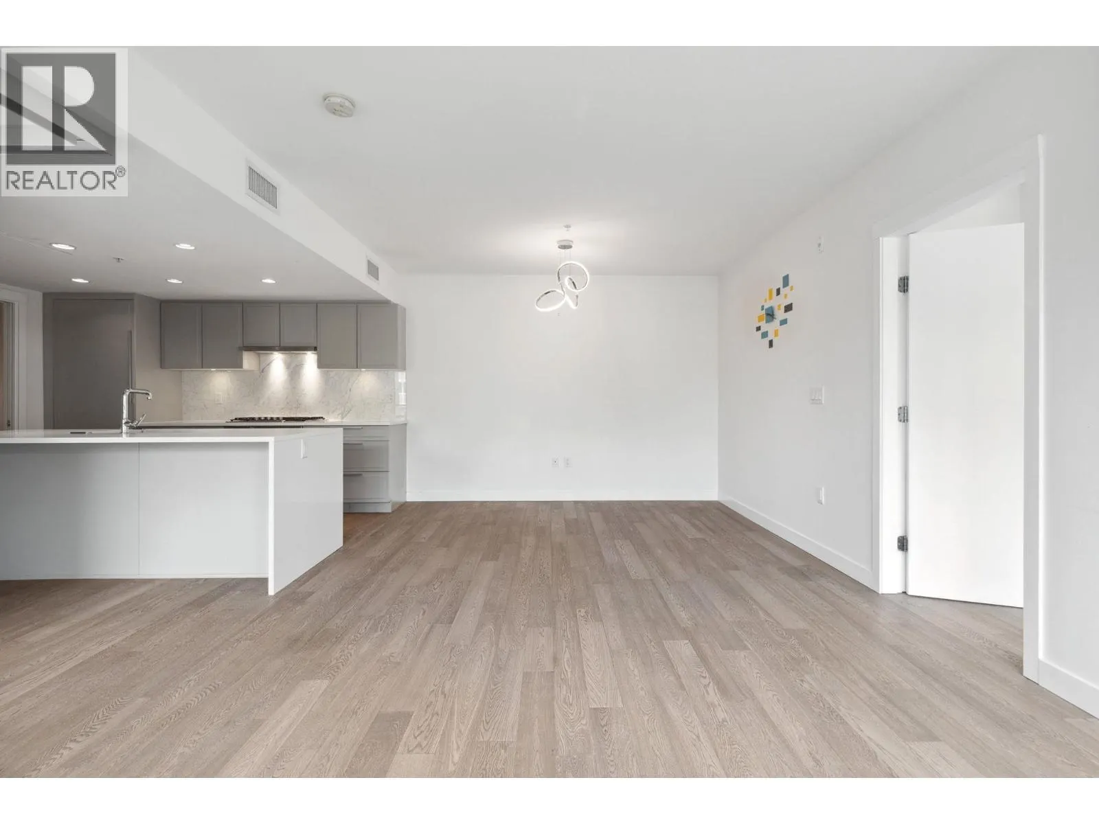 223 7828 GRANVILLE STREET