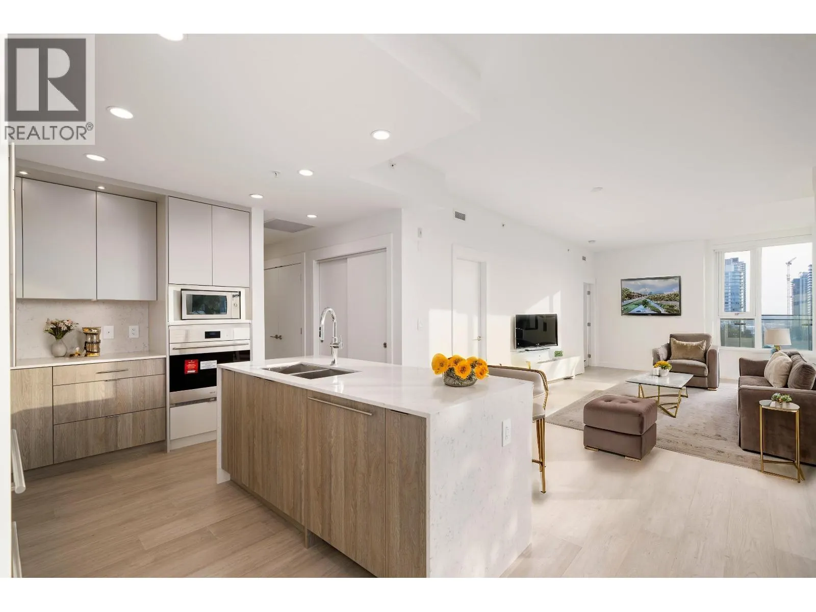 503 7638 CAMBIE STREET