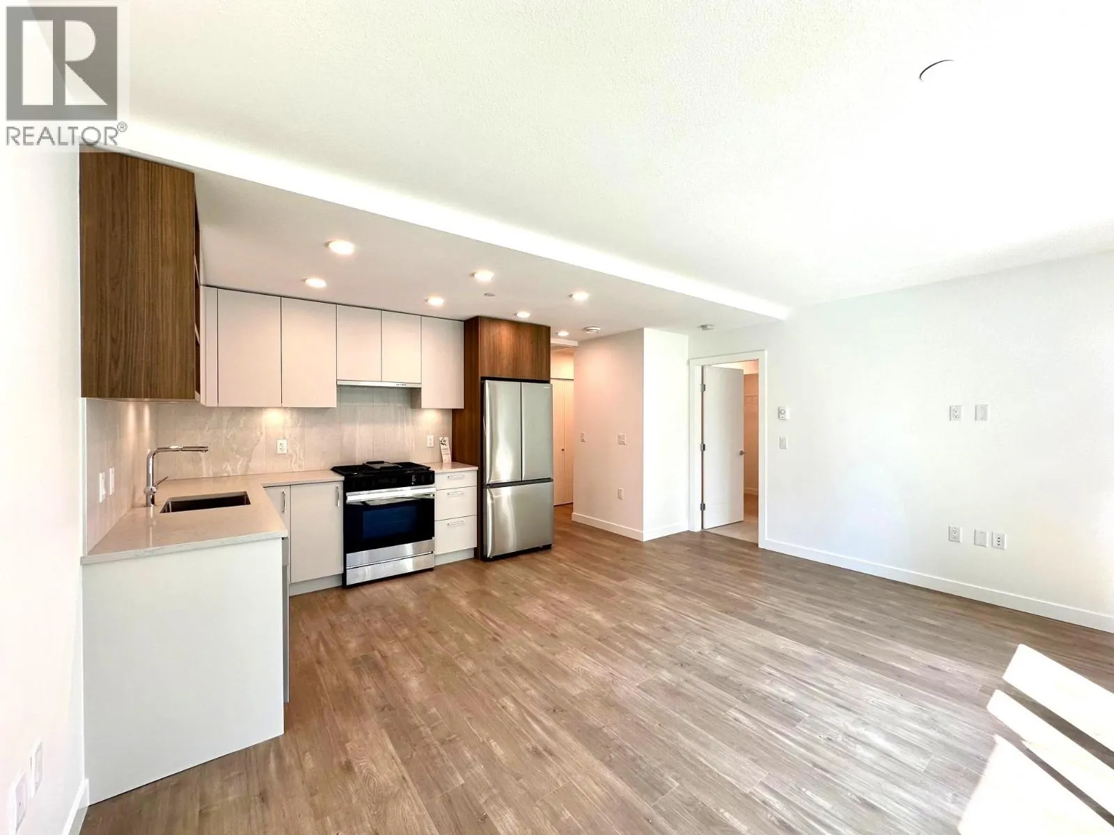 313 723 GROVER AVENUE