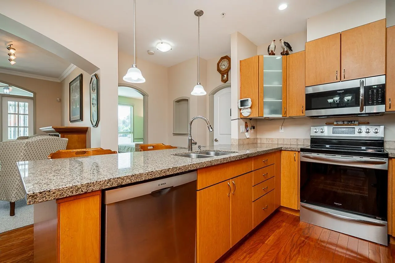 311 33485 SOUTH FRASER WAY