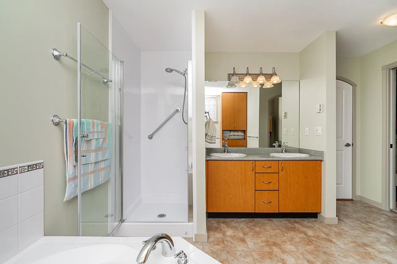 311 33485 SOUTH FRASER WAY