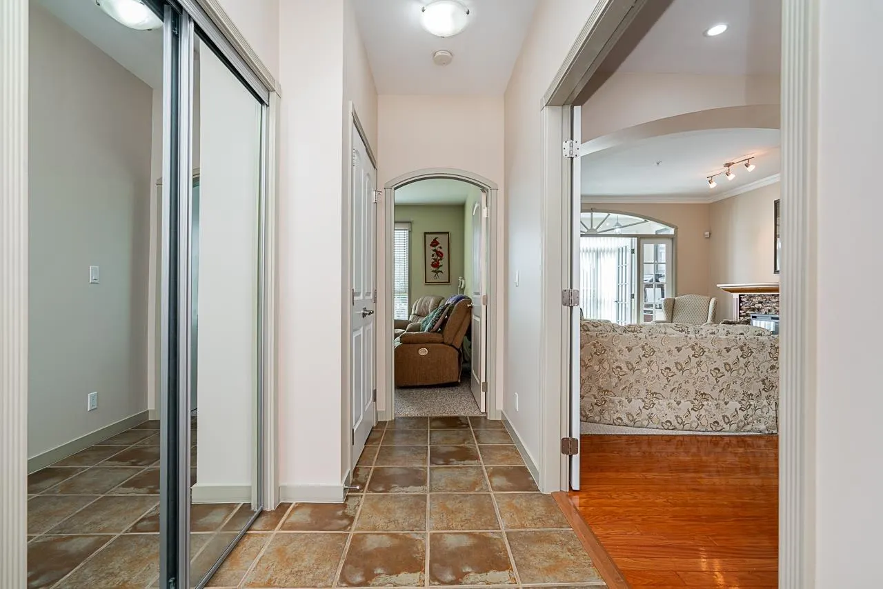311 33485 SOUTH FRASER WAY