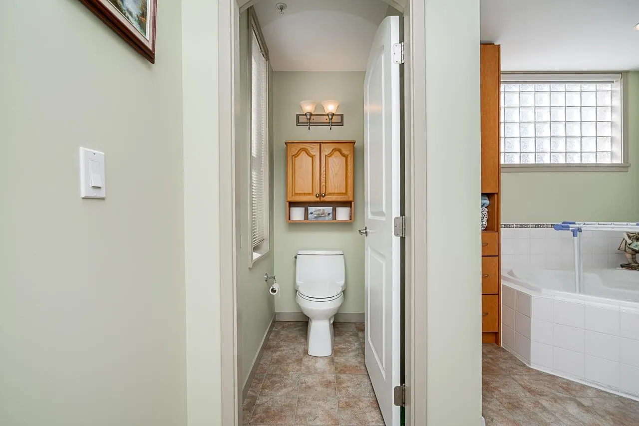 311 33485 SOUTH FRASER WAY