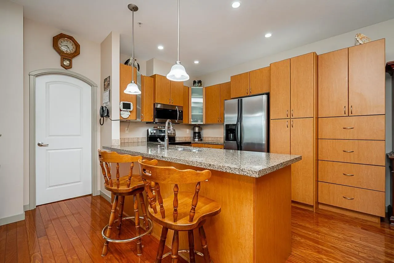 311 33485 SOUTH FRASER WAY