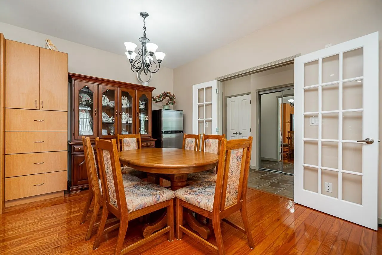 311 33485 SOUTH FRASER WAY