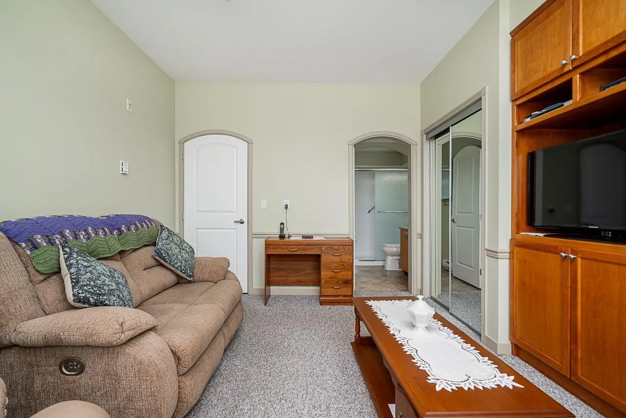 311 33485 SOUTH FRASER WAY