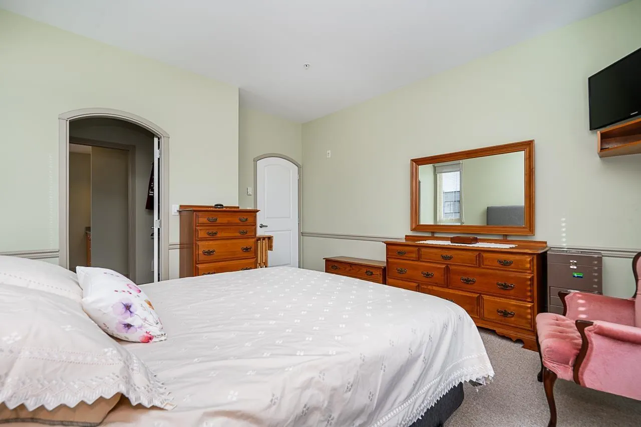 311 33485 SOUTH FRASER WAY