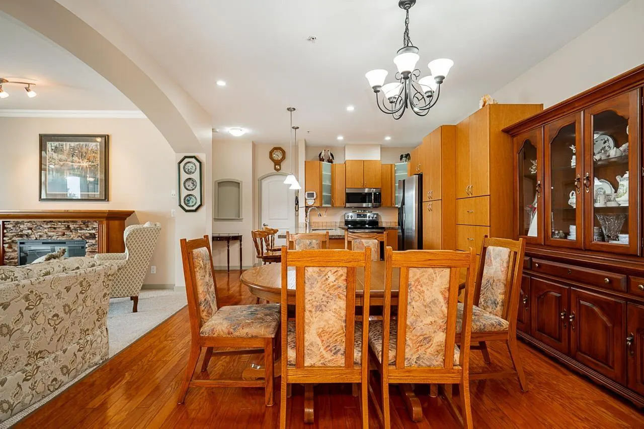 311 33485 SOUTH FRASER WAY