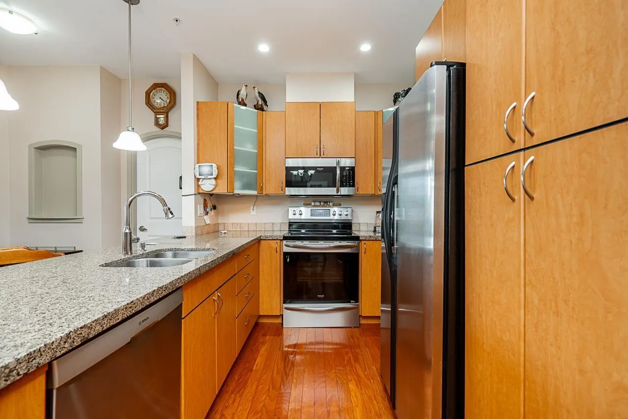 311 33485 SOUTH FRASER WAY