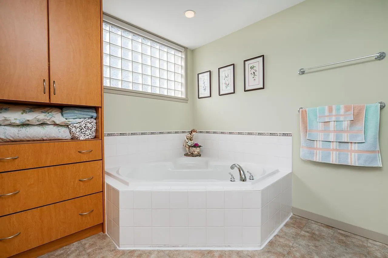 311 33485 SOUTH FRASER WAY