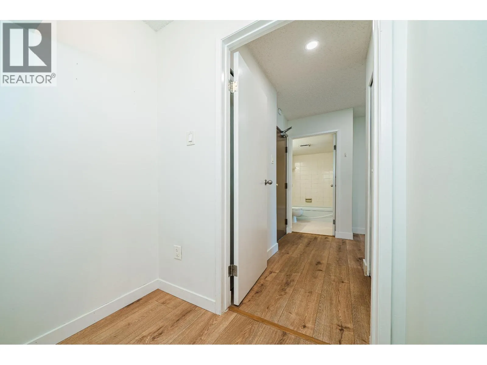313 8460 ACKROYD ROAD