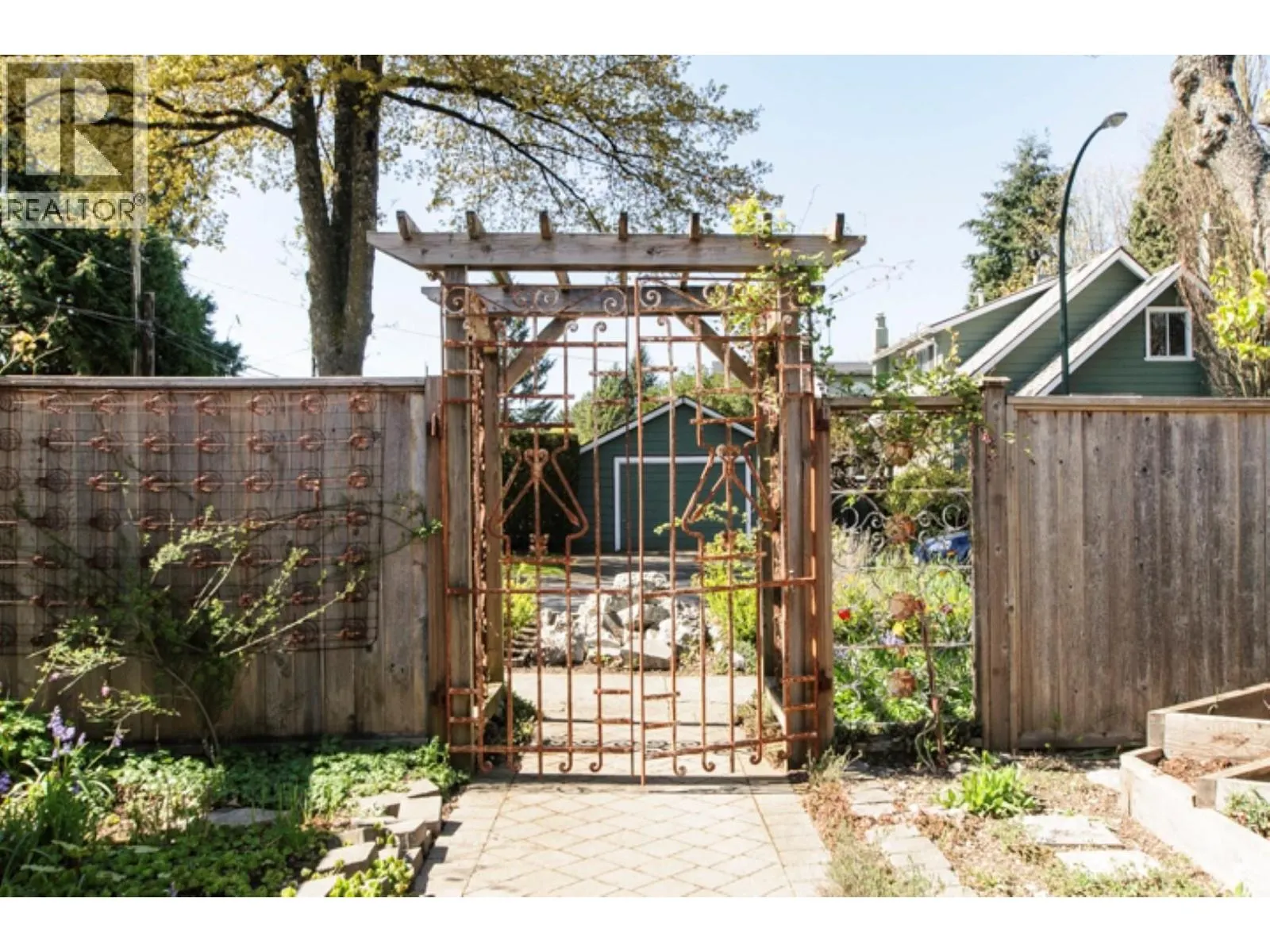 196 W 18TH AVENUE