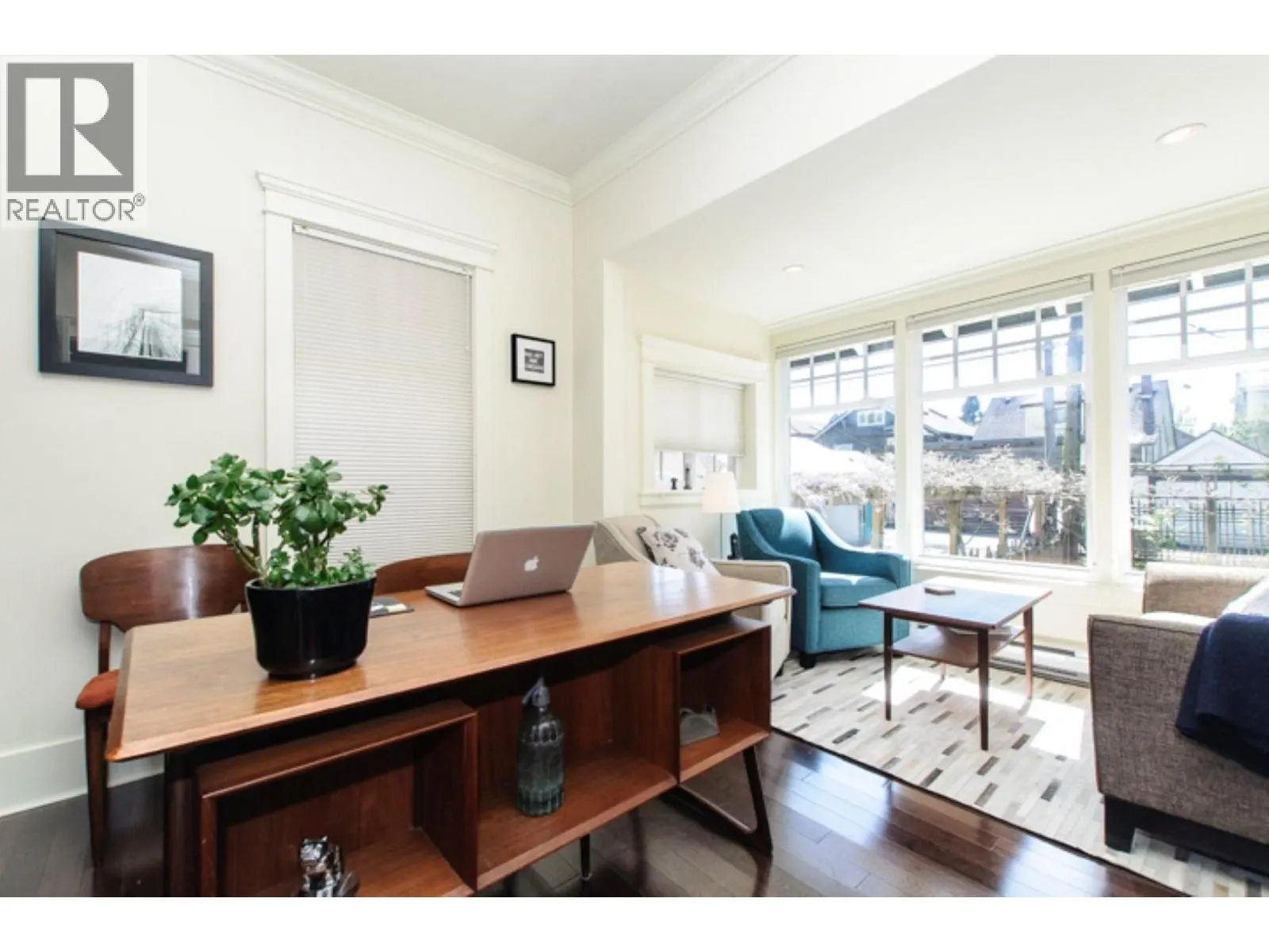196 W 18TH AVENUE