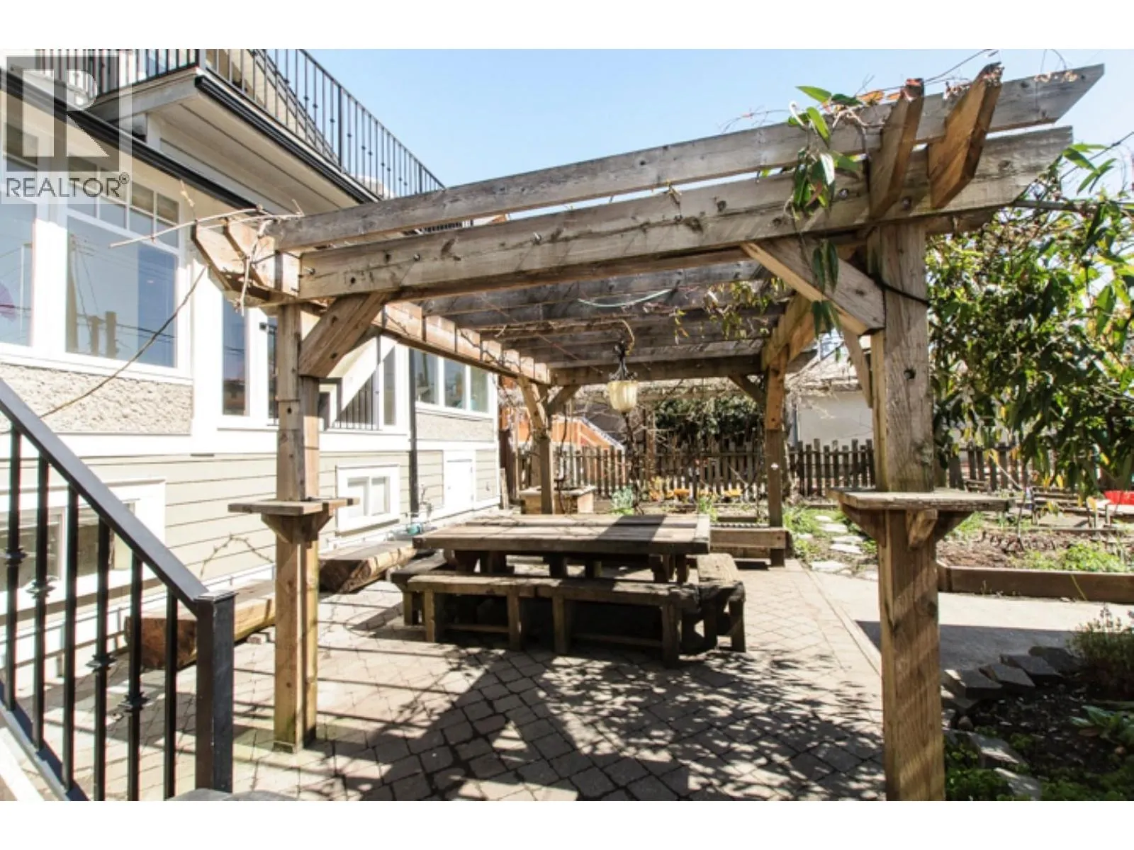 196 W 18TH AVENUE