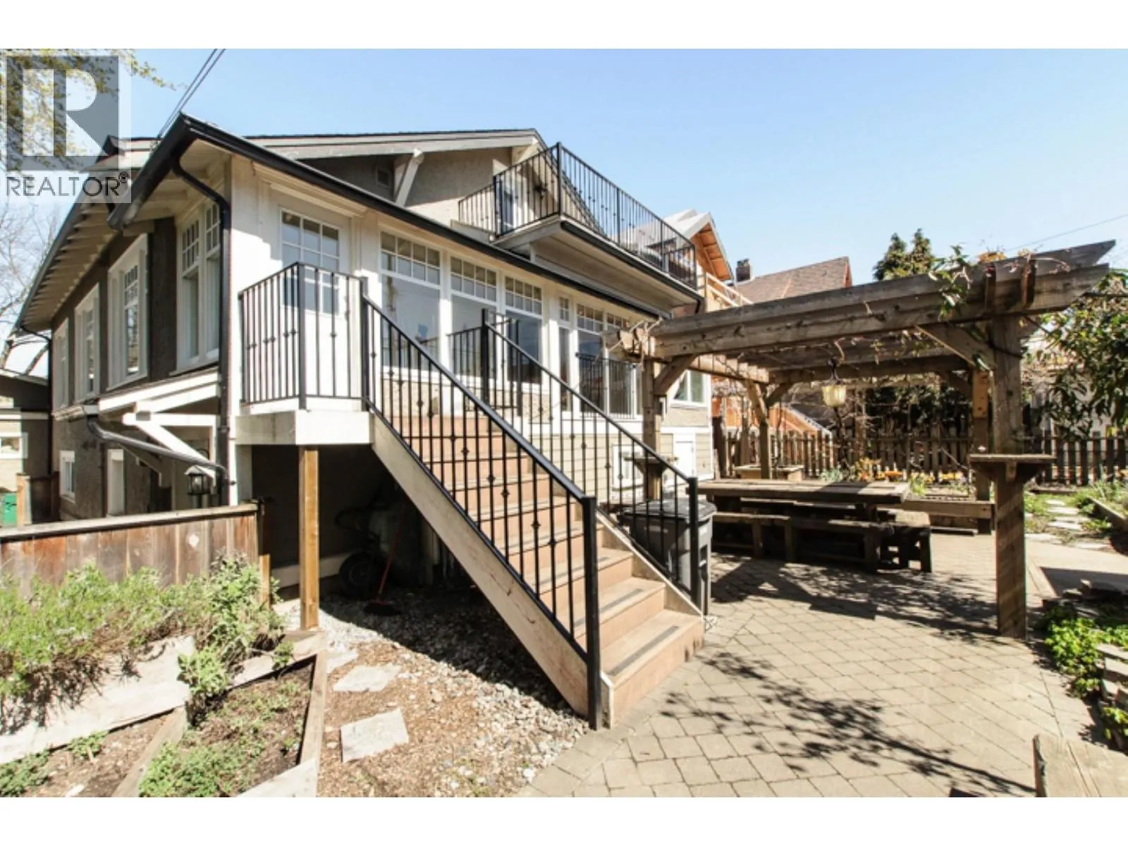 196 W 18TH AVENUE