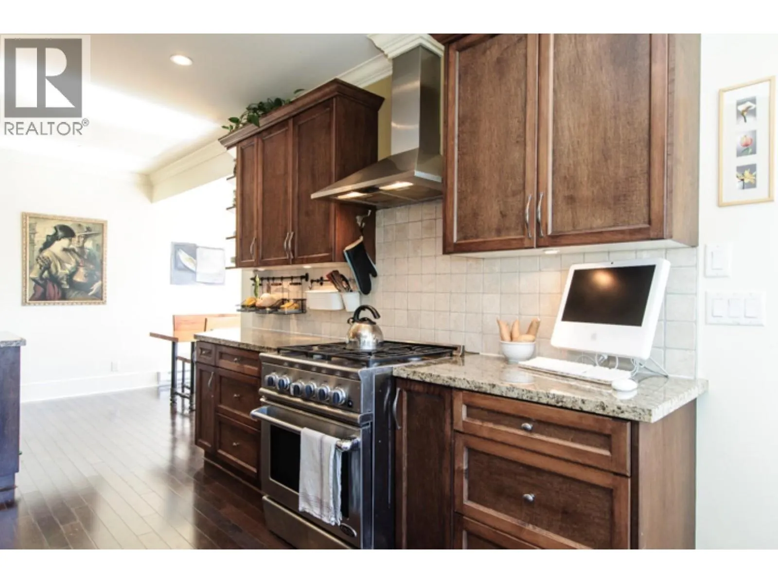 196 W 18TH AVENUE