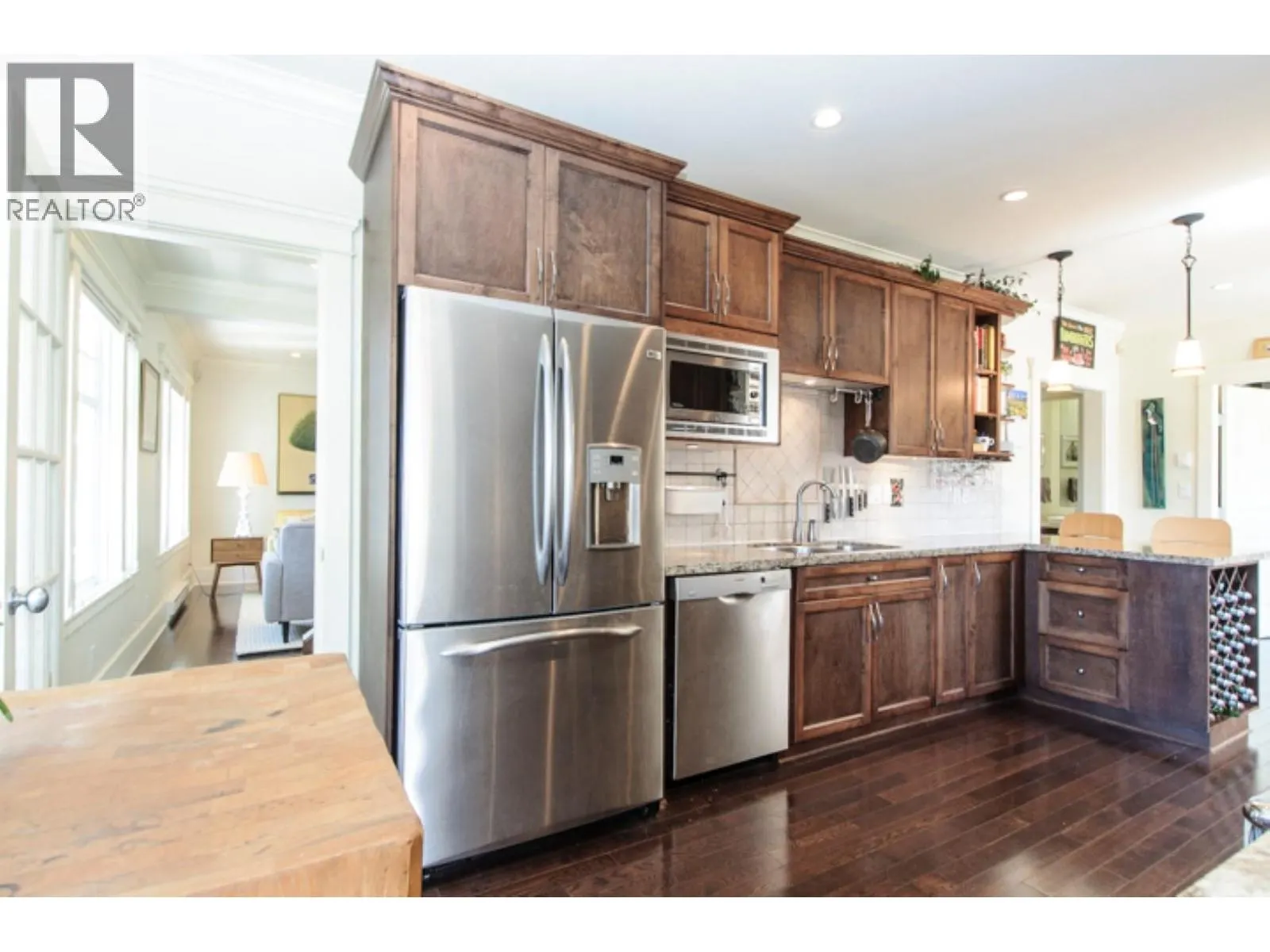 196 W 18TH AVENUE