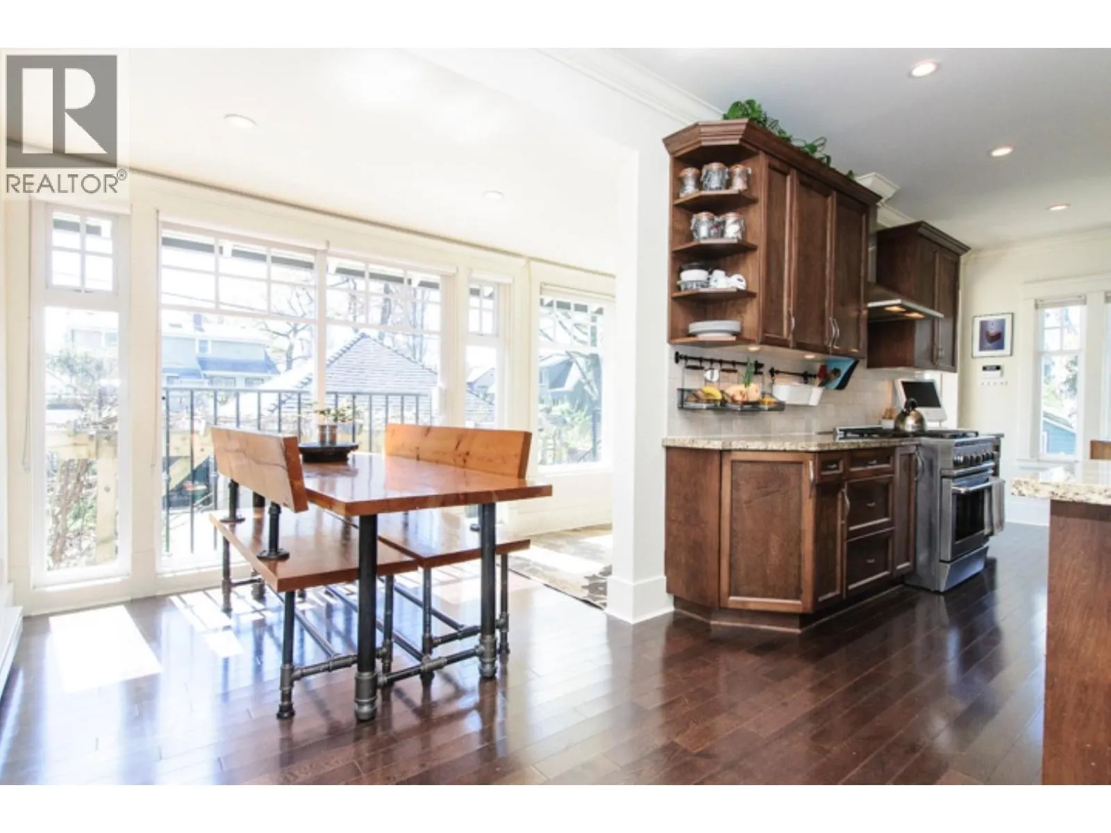 196 W 18TH AVENUE