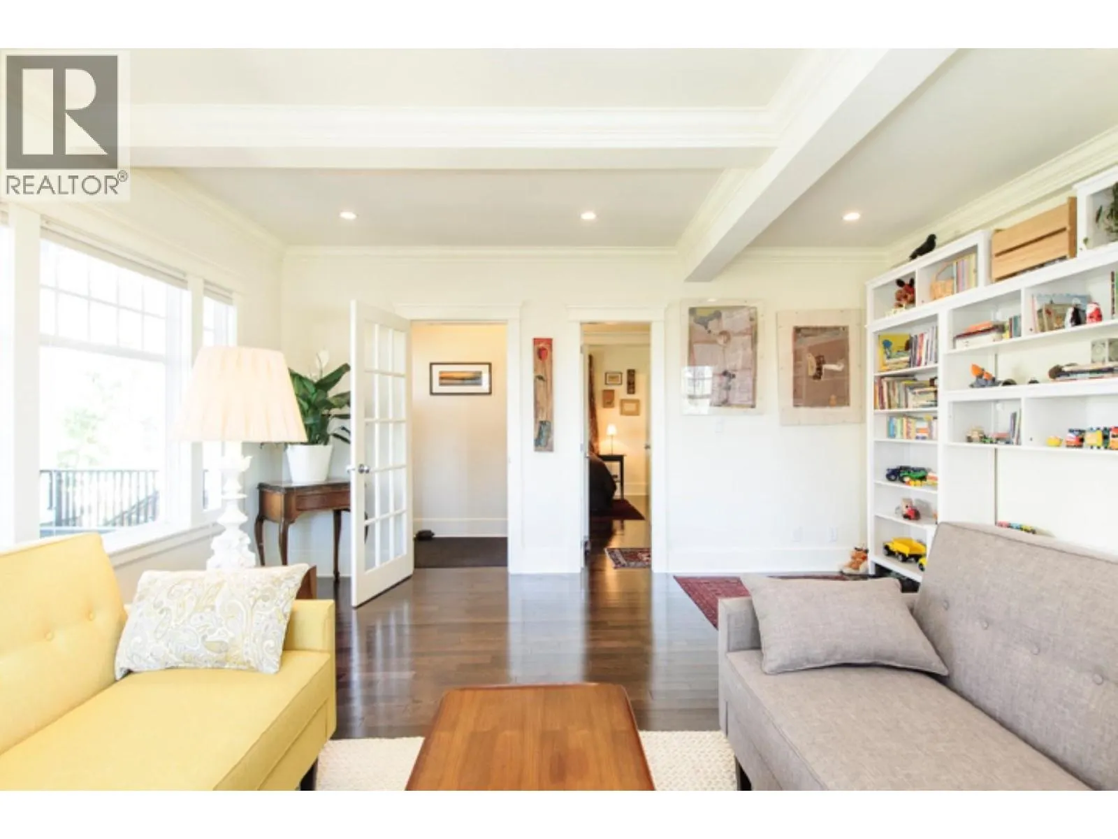 196 W 18TH AVENUE