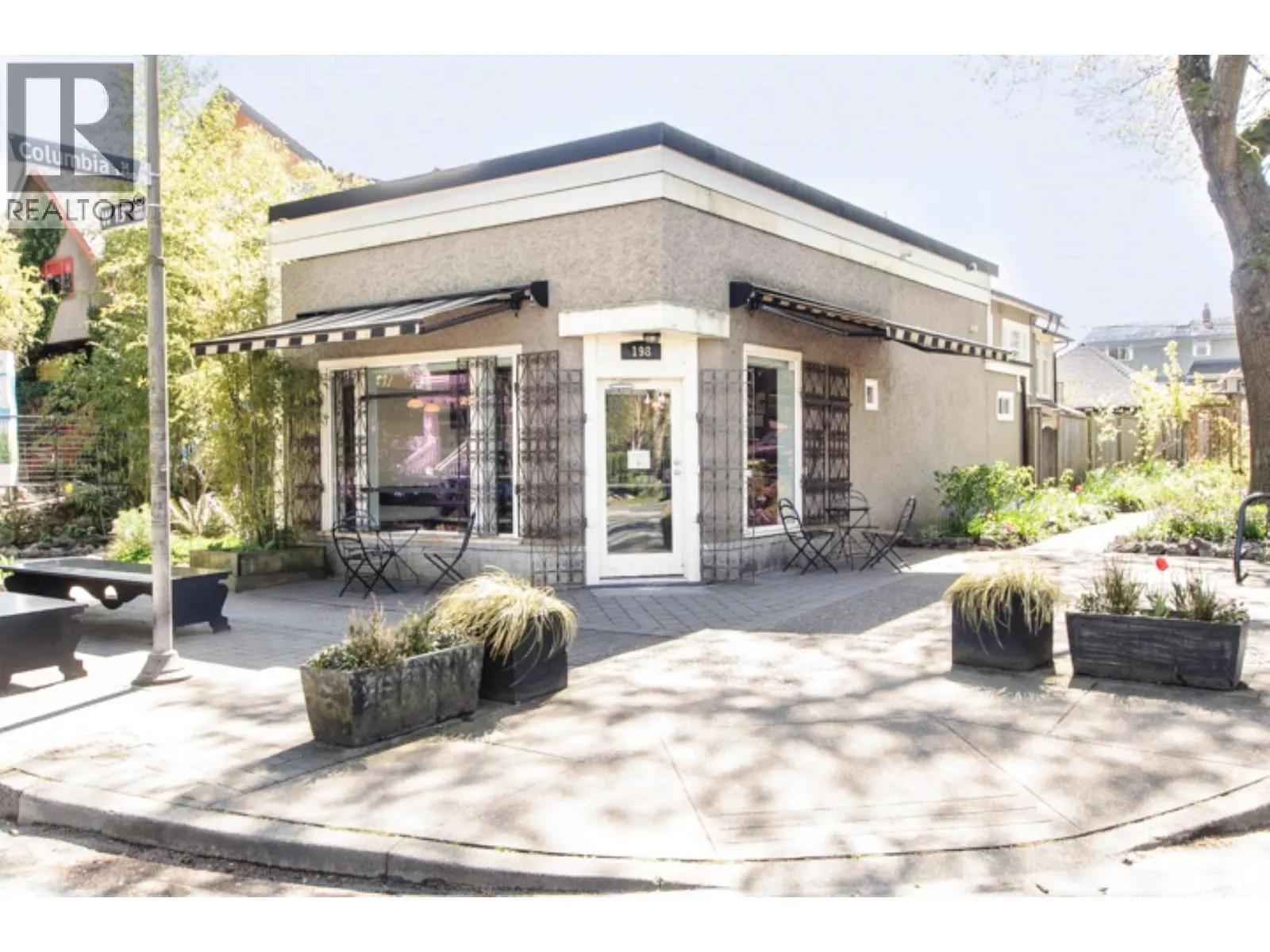 196 W 18TH AVENUE