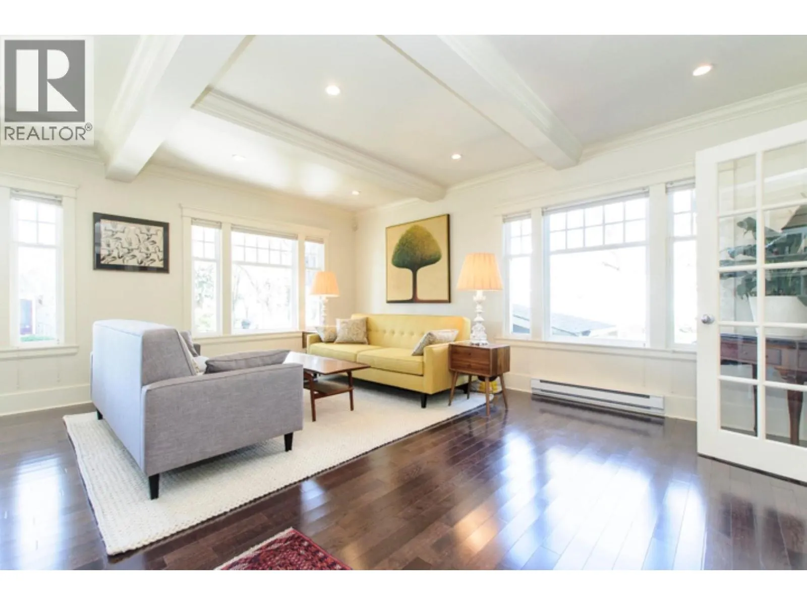 196 W 18TH AVENUE