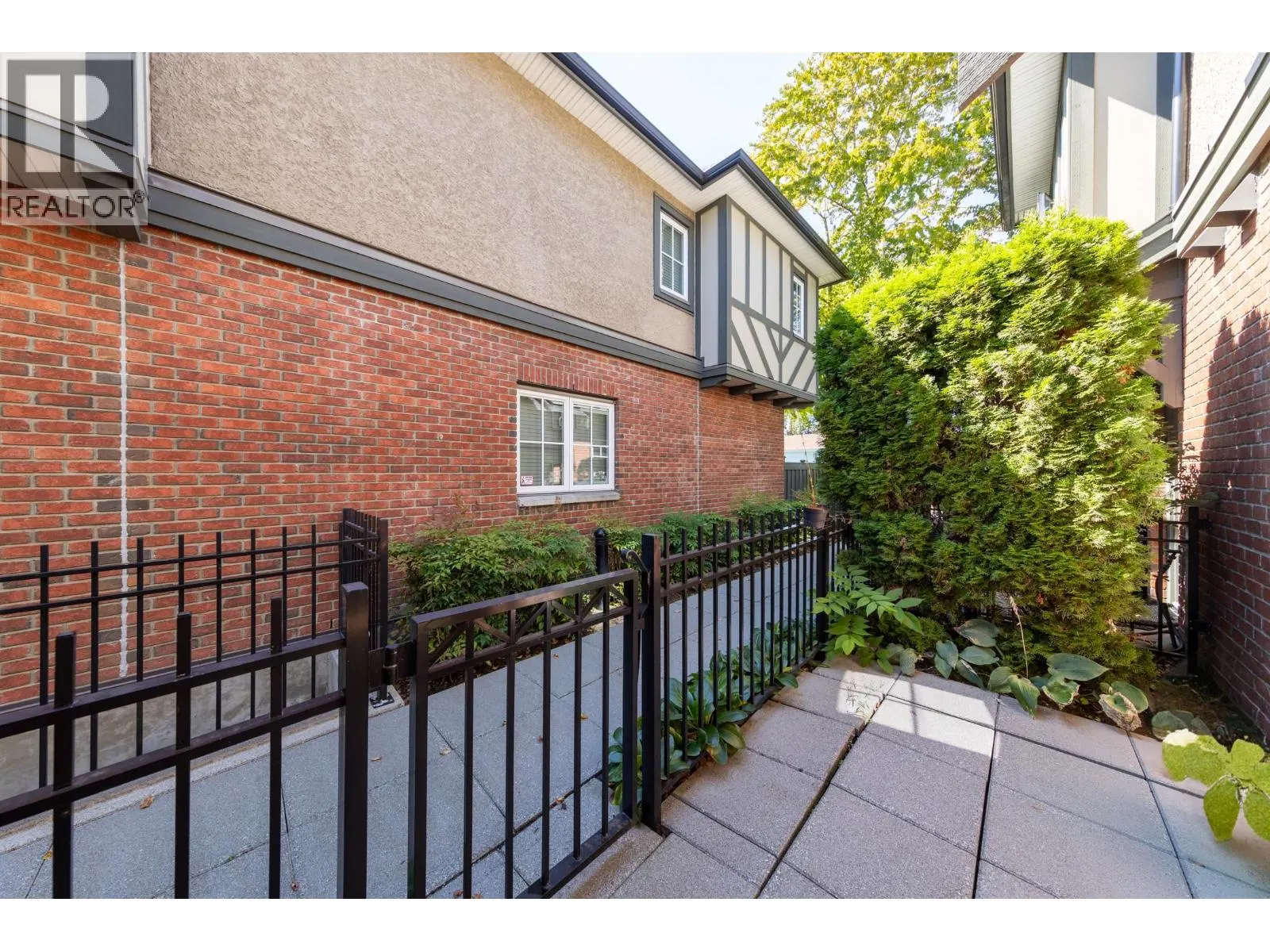 1016 W 45TH AVENUE