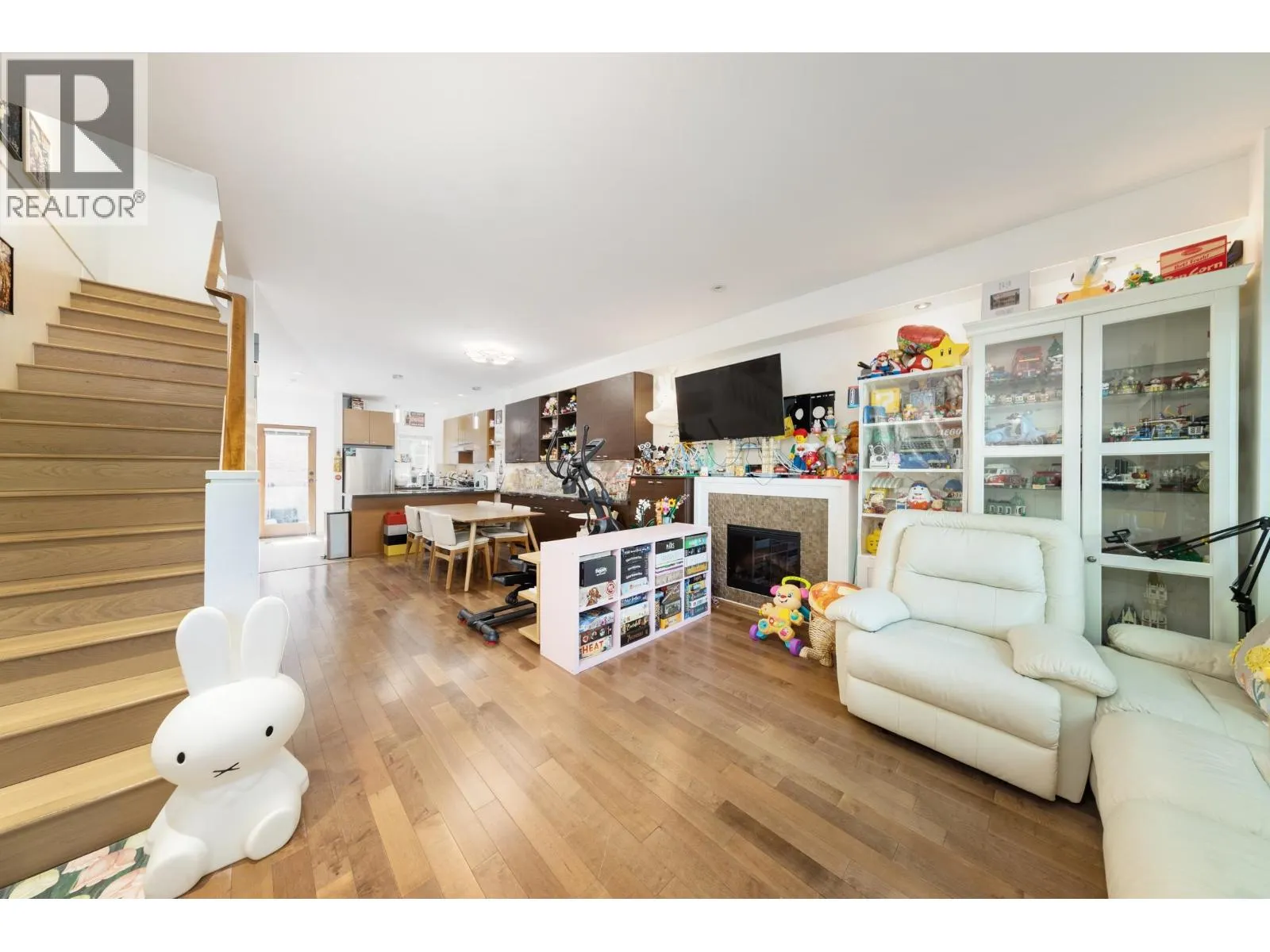 1016 W 45TH AVENUE