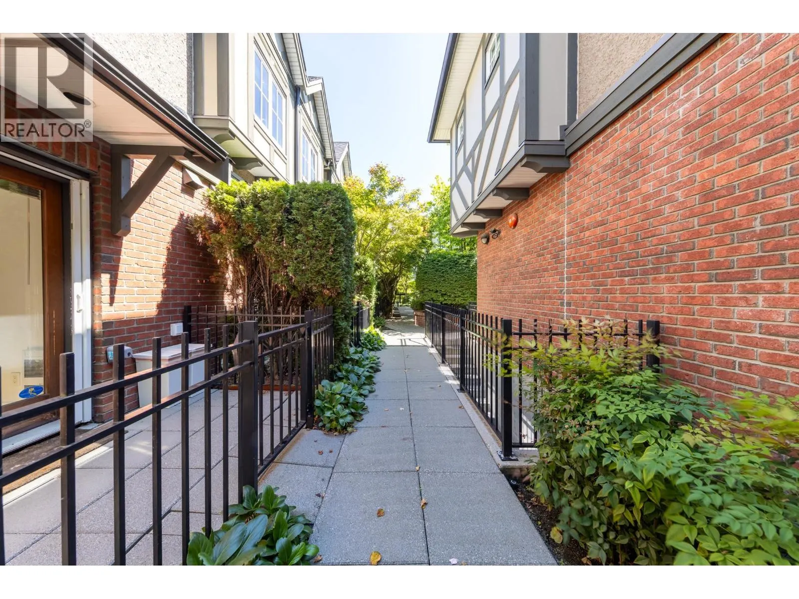 1016 W 45TH AVENUE