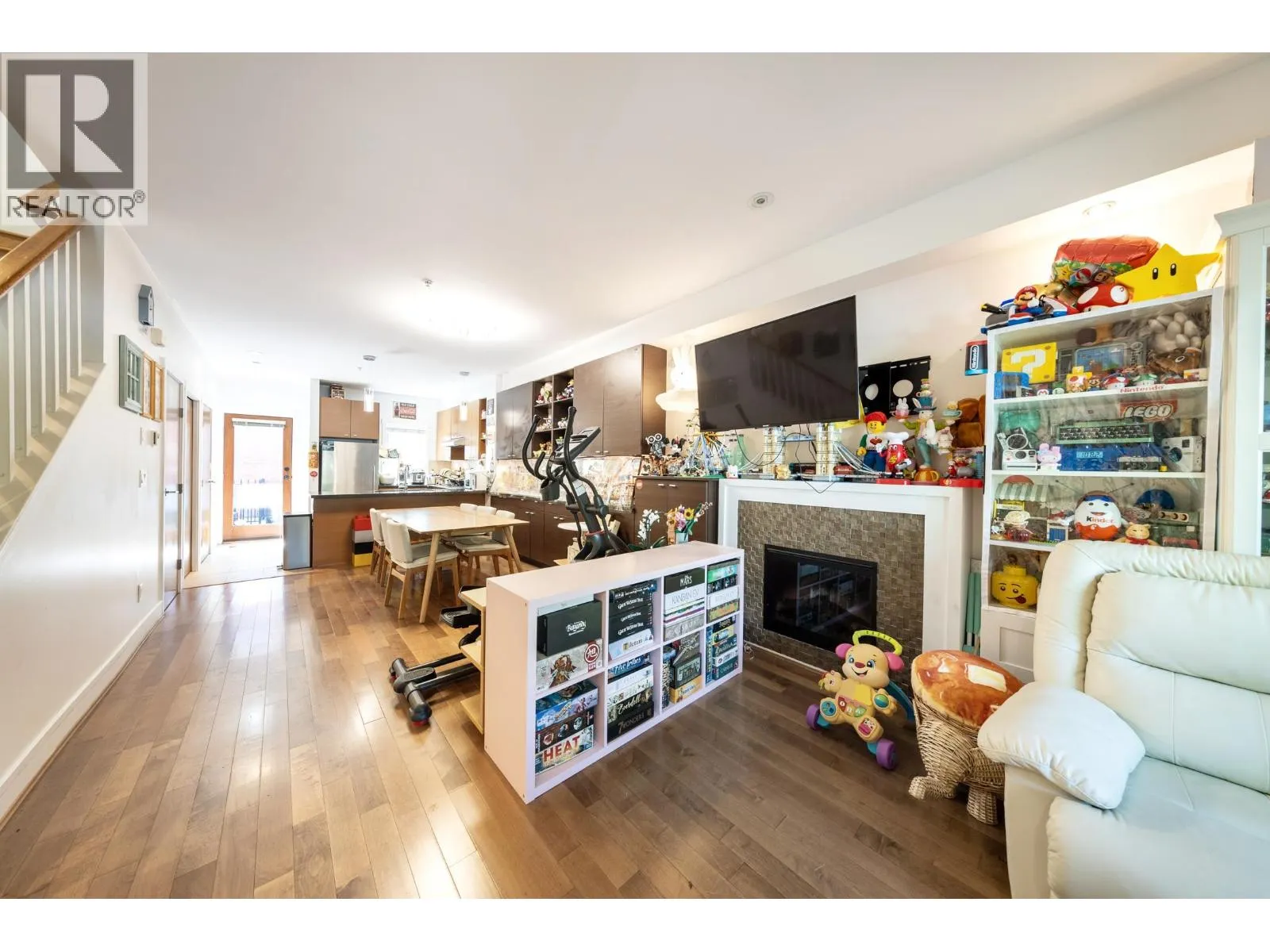 1016 W 45TH AVENUE