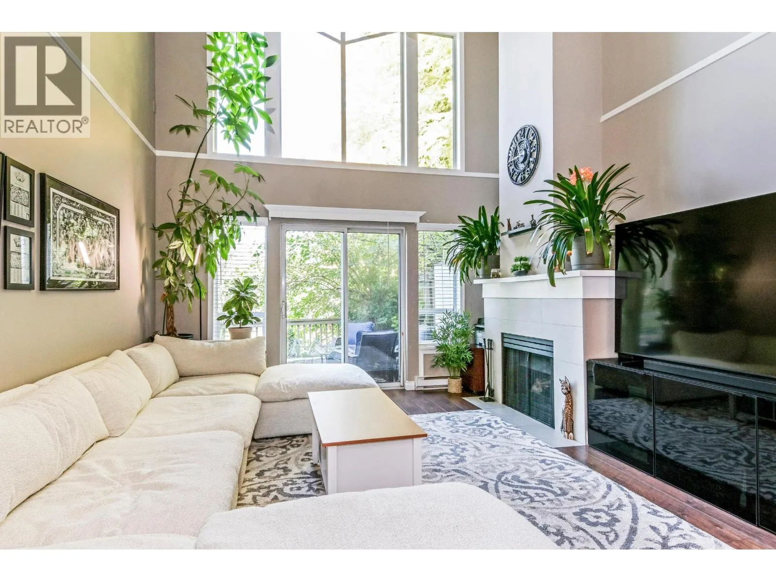 24 1238 EASTERN DRIVE