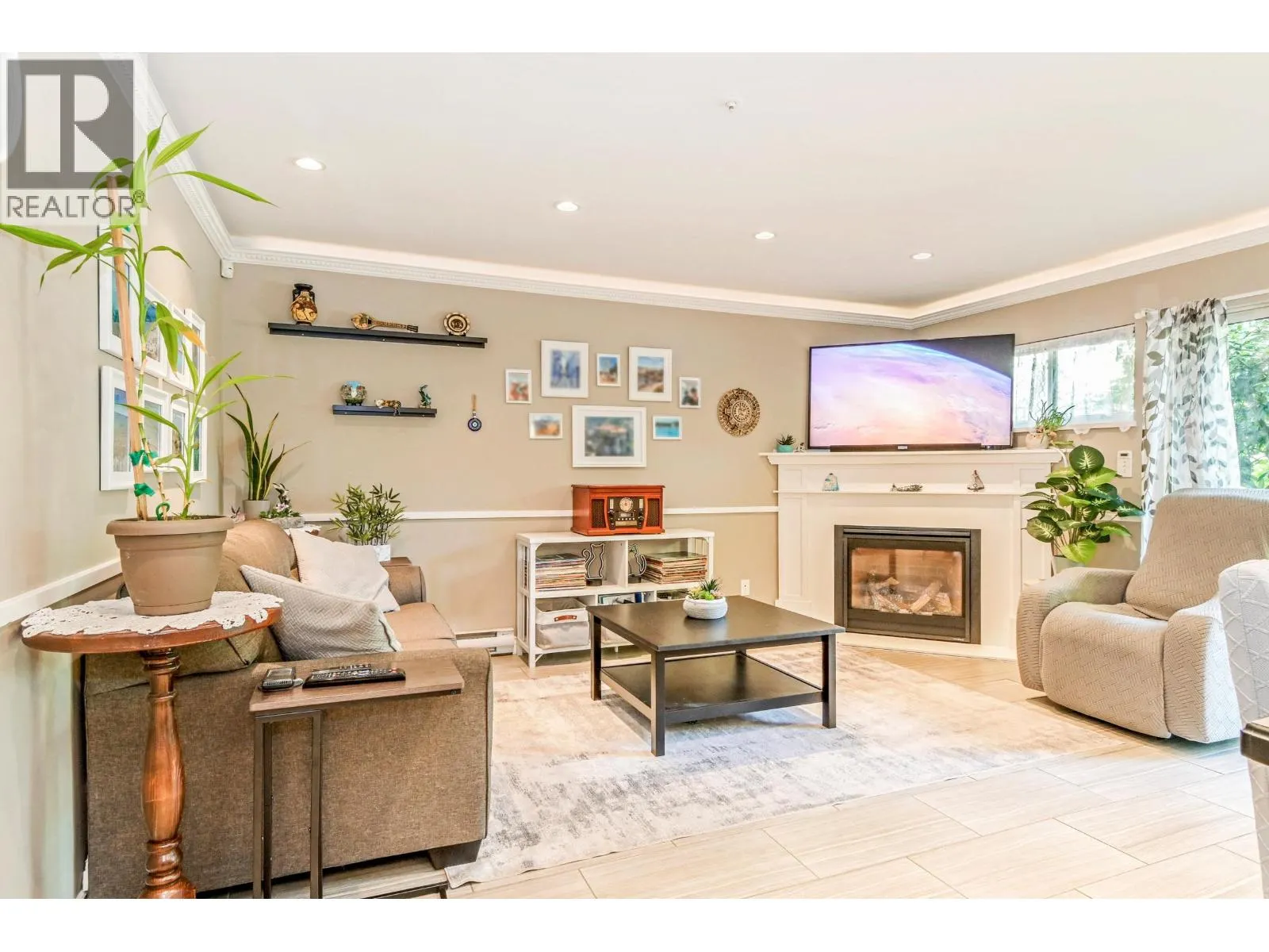 24 1238 EASTERN DRIVE