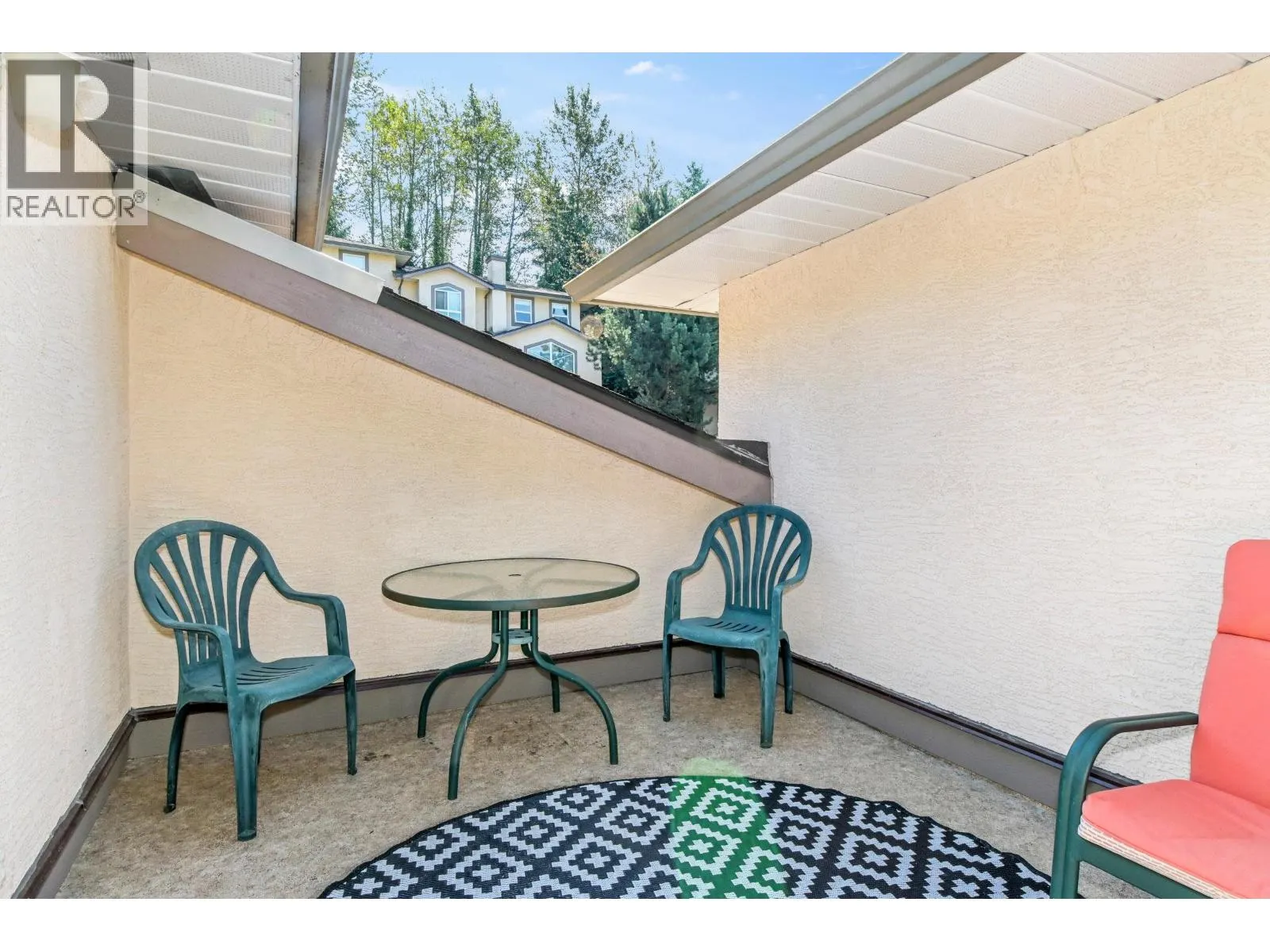 24 1238 EASTERN DRIVE