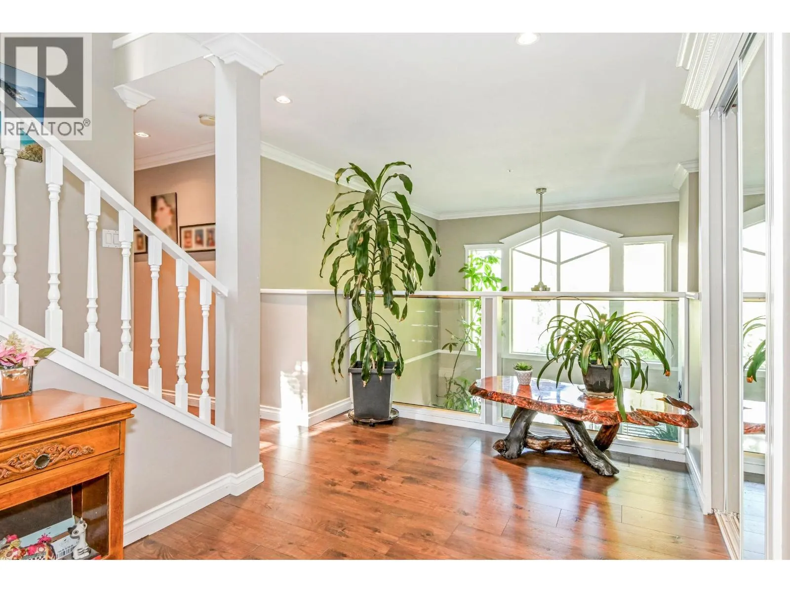 24 1238 EASTERN DRIVE