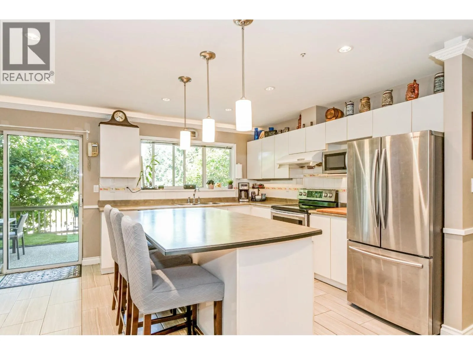 24 1238 EASTERN DRIVE