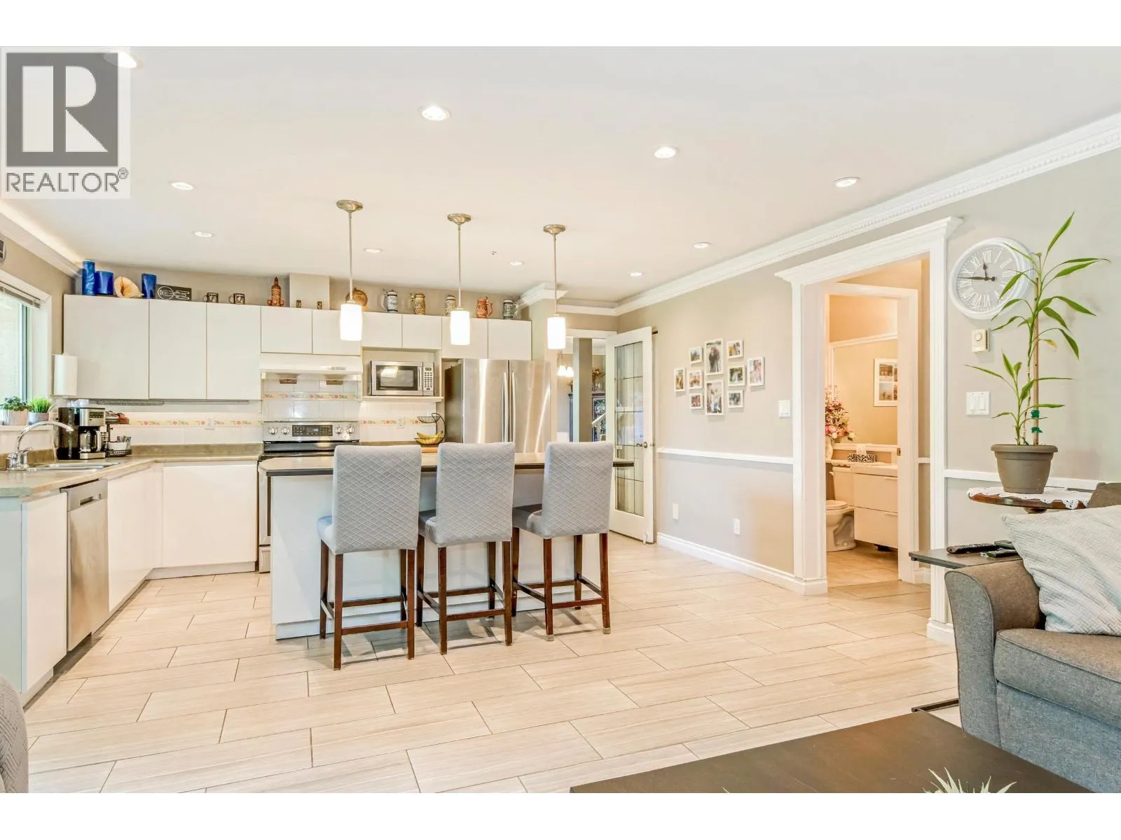 24 1238 EASTERN DRIVE