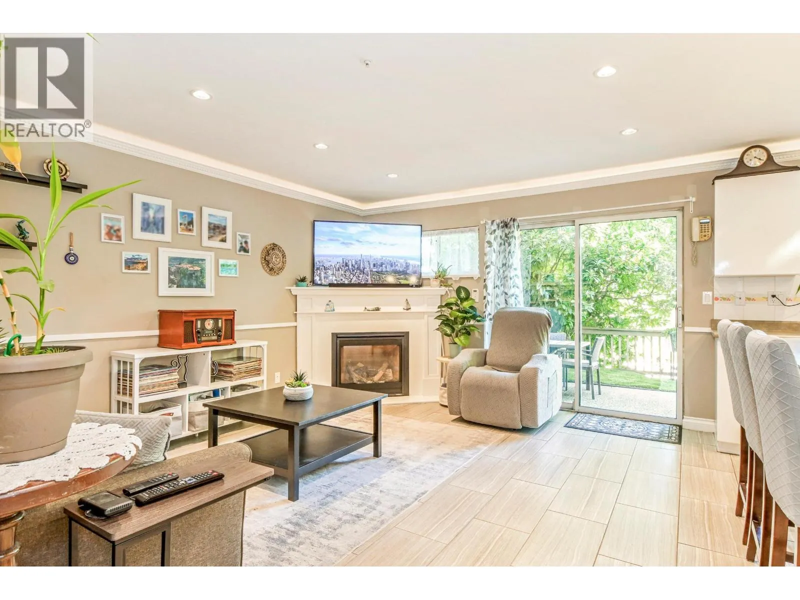 24 1238 EASTERN DRIVE