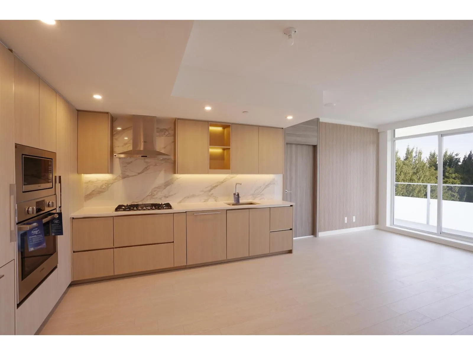 805 13768 100 AVENUE