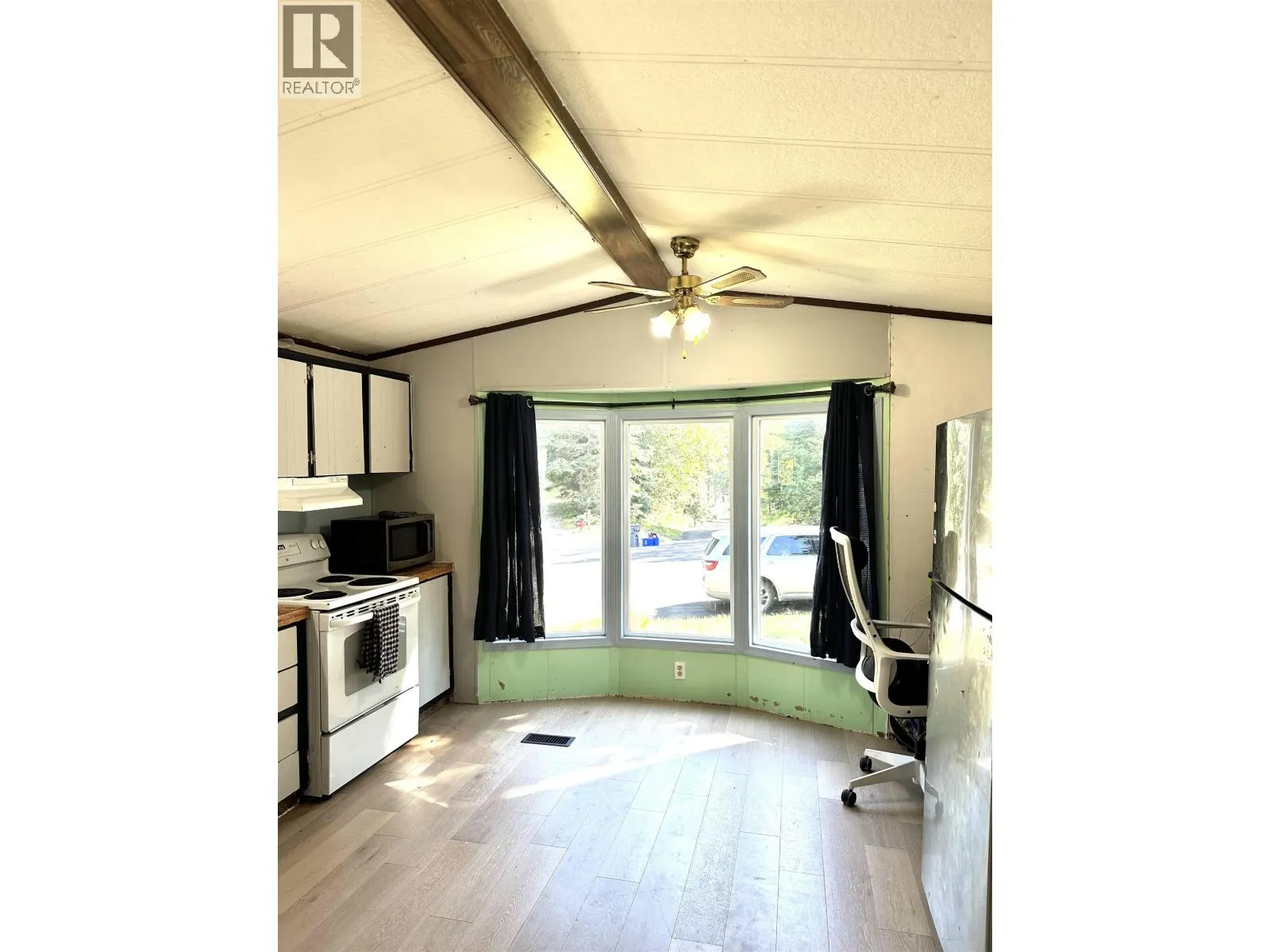 2020 E KENWORTH ROAD