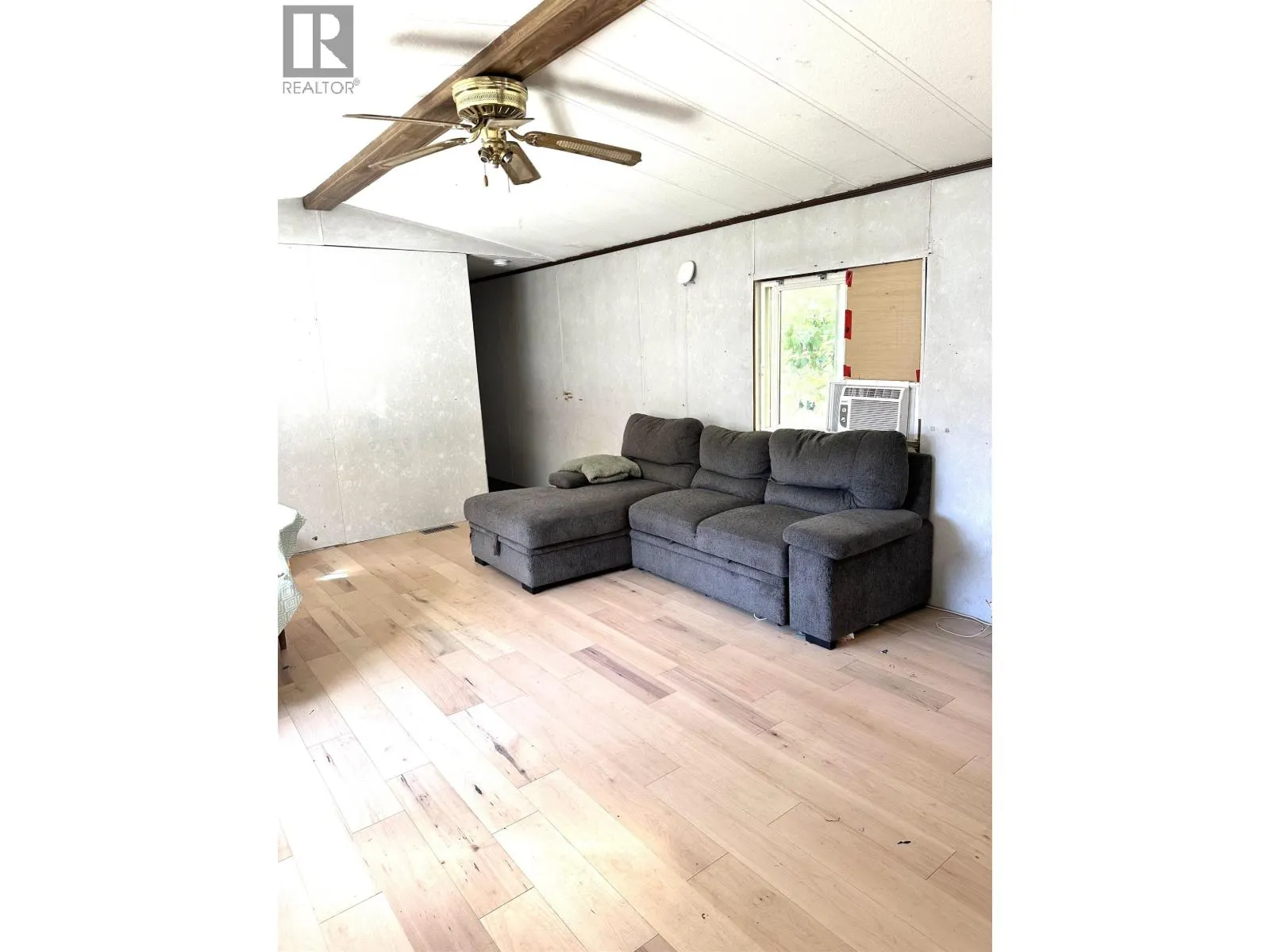2020 E KENWORTH ROAD