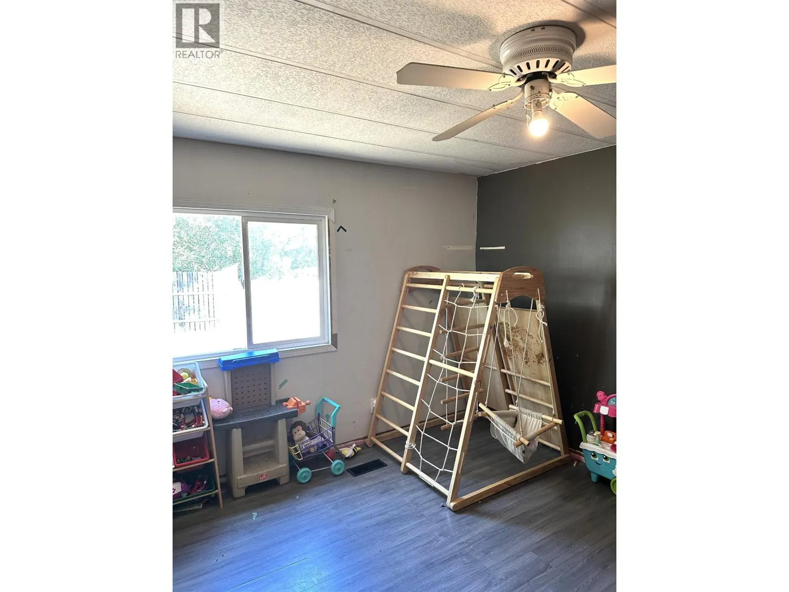 2020 E KENWORTH ROAD