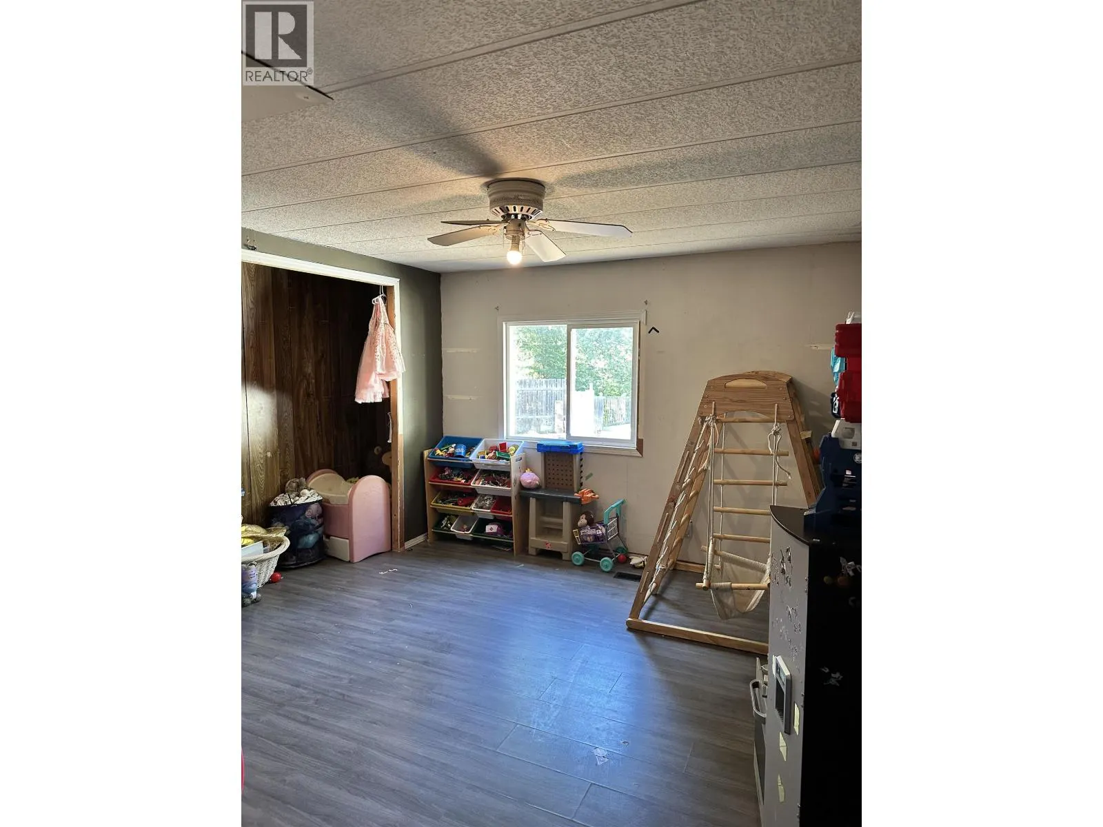 2020 E KENWORTH ROAD