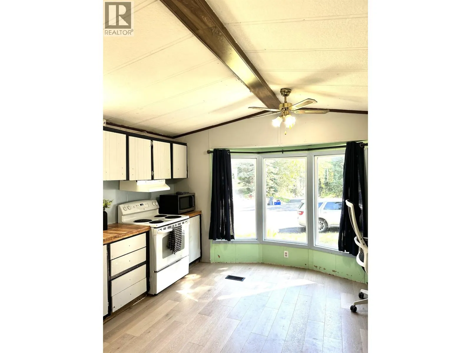 2020 E KENWORTH ROAD