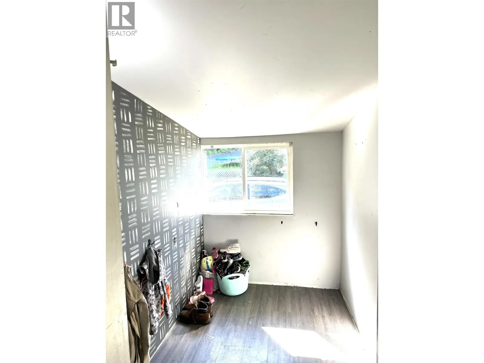 2020 E KENWORTH ROAD