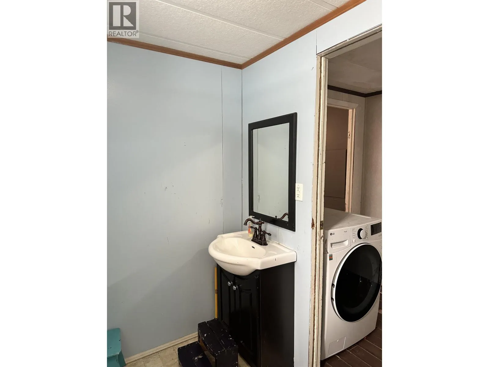 2020 E KENWORTH ROAD