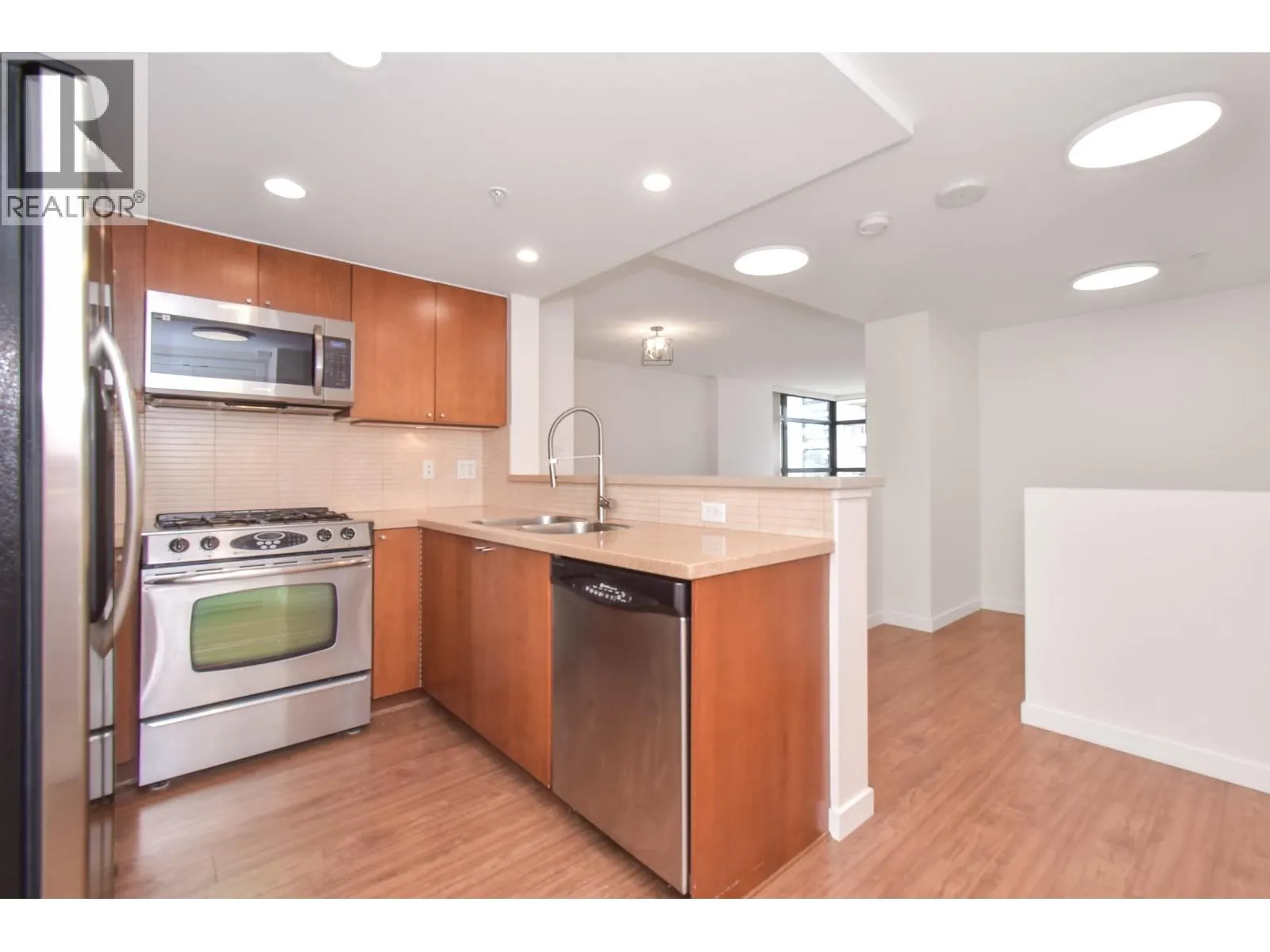 804 8120 LANSDOWNE ROAD